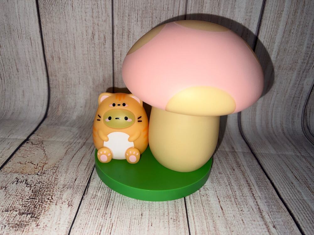 NEW NIB RARE Smoko Tayto Tabby Cat Lamp Wireless Ambient Night Light Desk Buddy